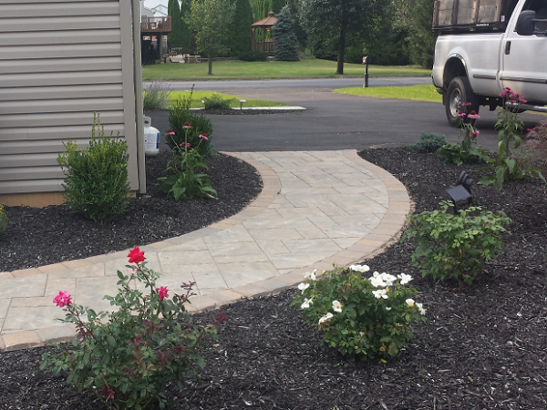 edging with flowers and mulch