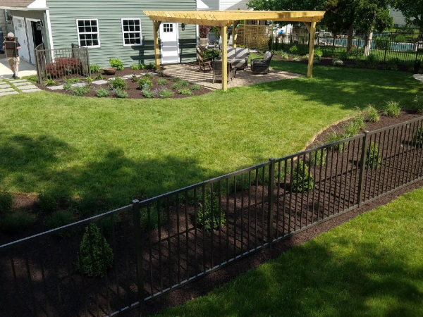 landscaping fenced in yard