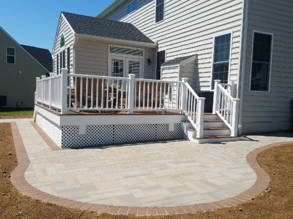 outdoor patio design with sidewalk