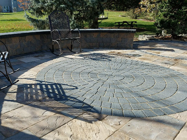 outdoor back patio with custom wall and circle hardscaping