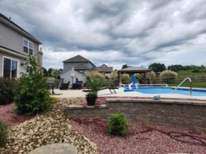 landscaping next to retention wall